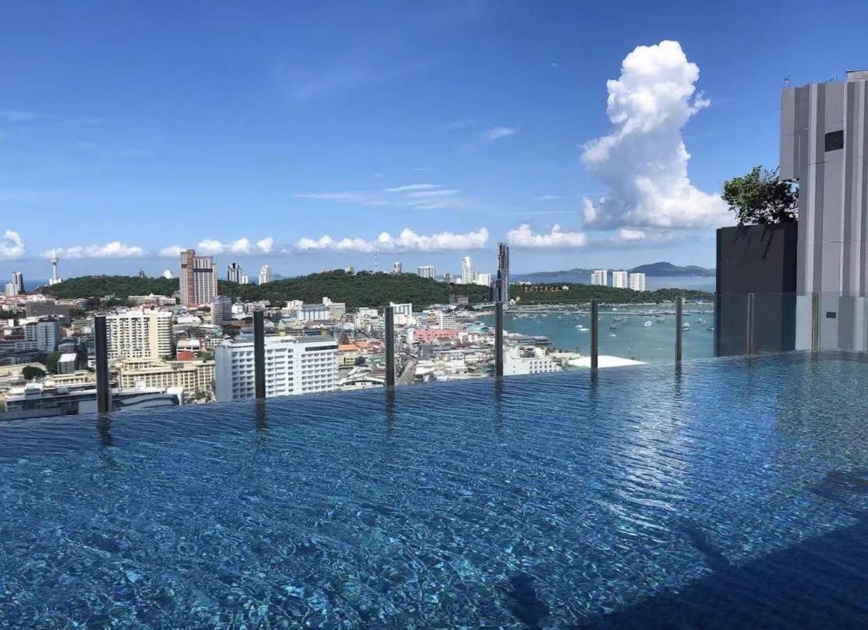 The Base Pattaya Exterior foto