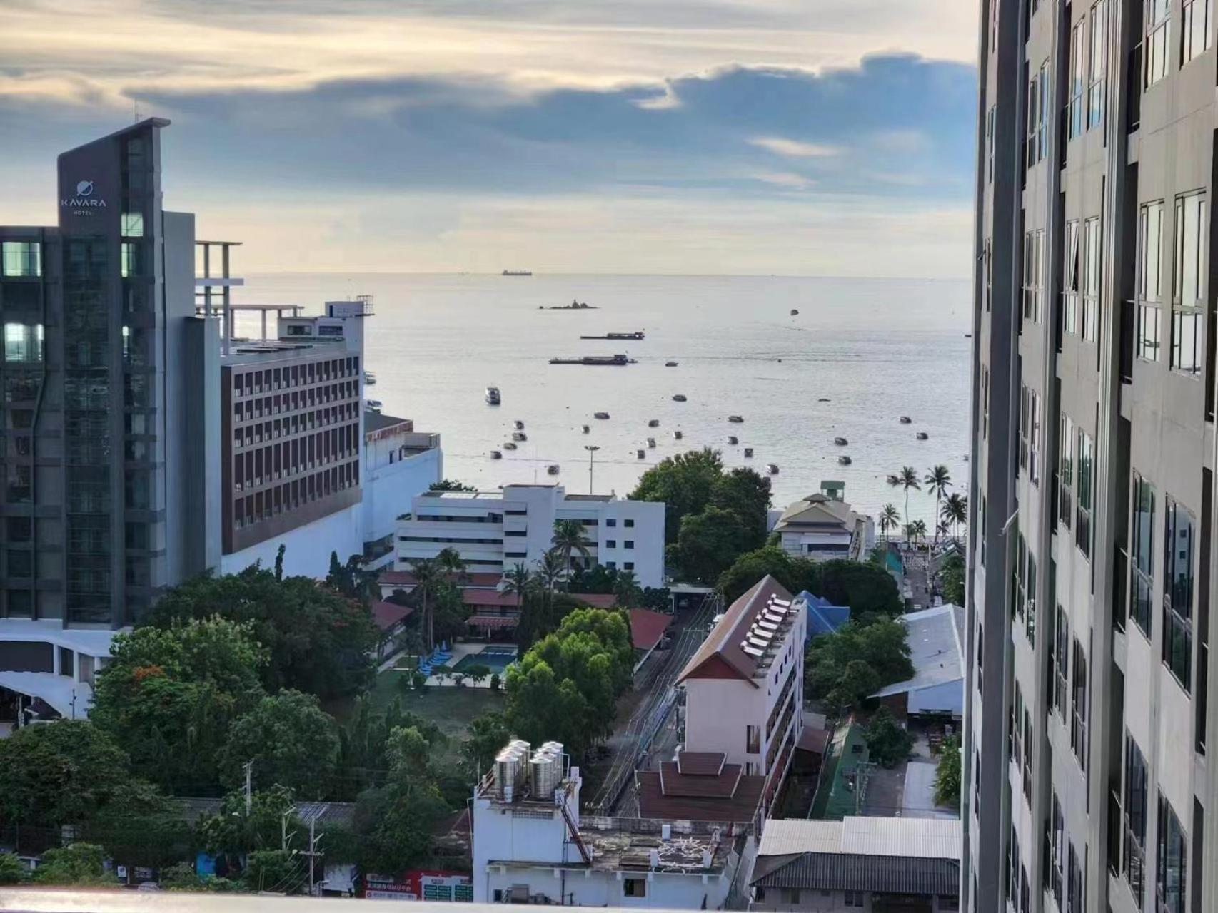 The Base Pattaya Exterior foto