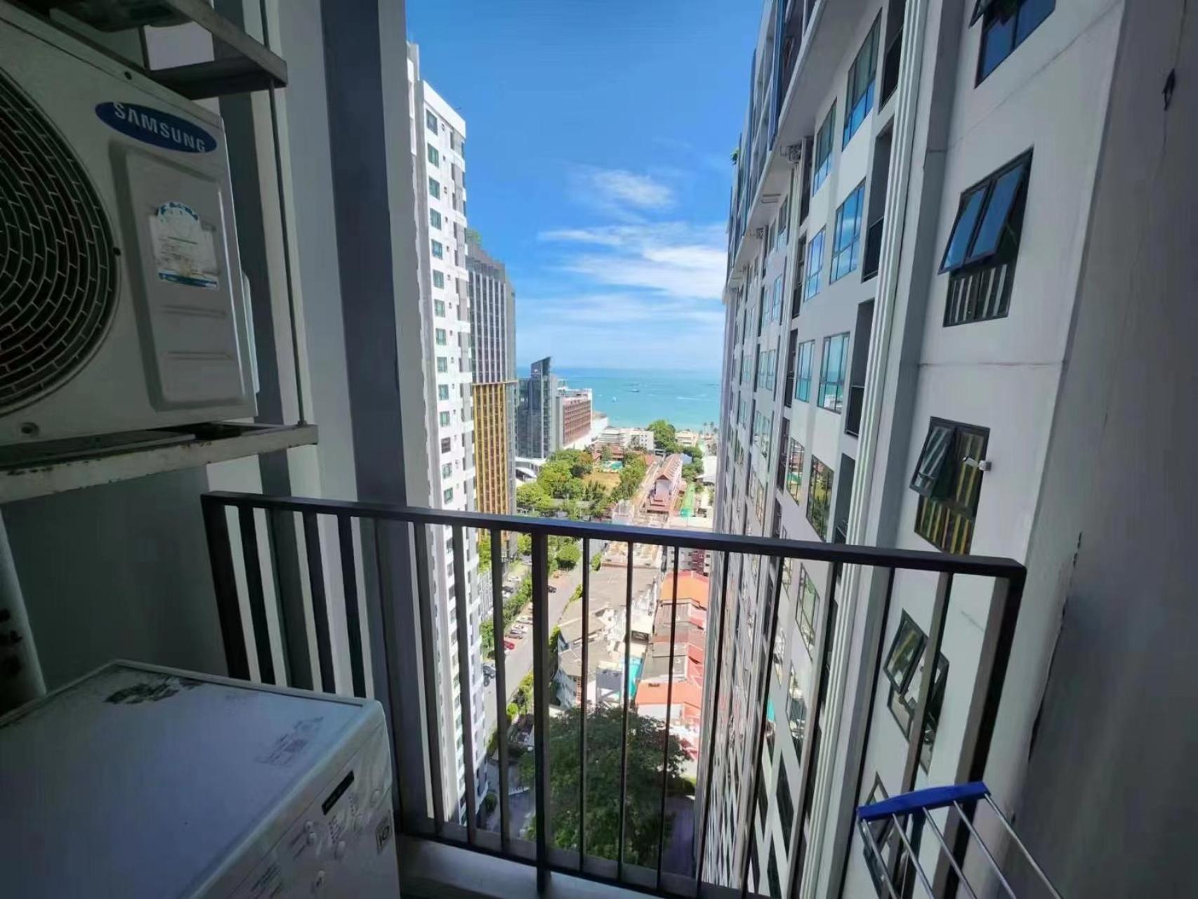 The Base Pattaya Exterior foto